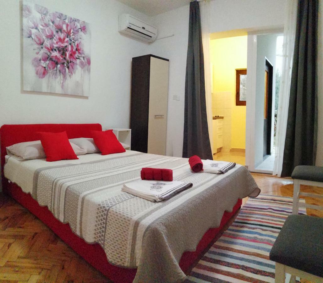 Apartmani Korina Starigrad Paklenica Exterior foto